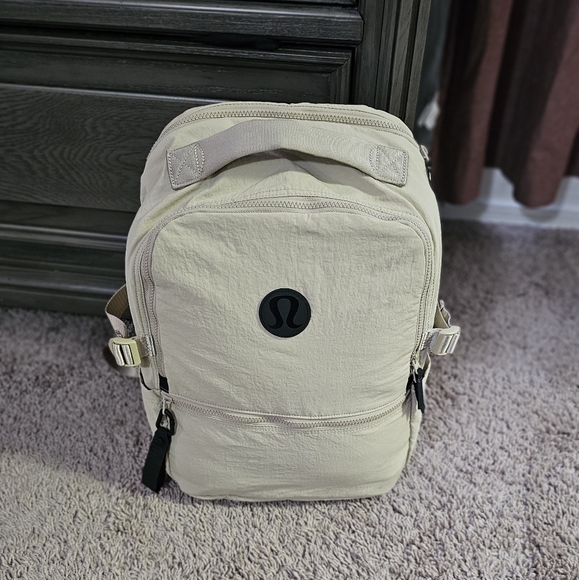 Lululemon New Crew backpack - Picture 12 of 12